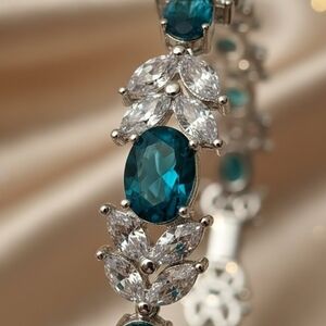 Ladies Fashion Jewelry Green Cubic Zirconia Crystal Oval Bracelet - Brand New